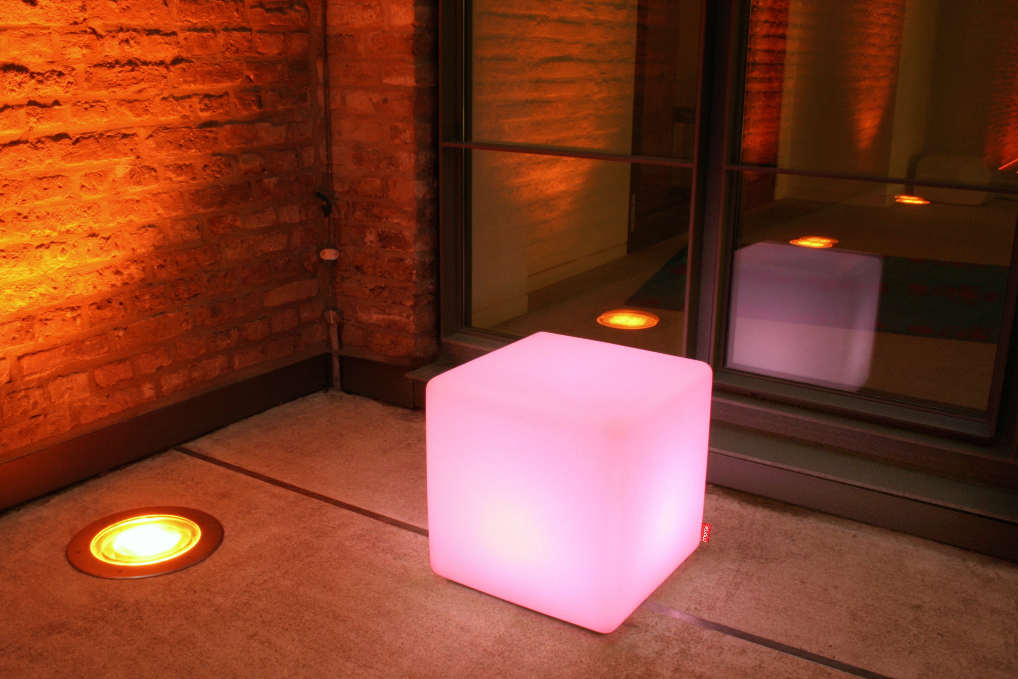 CUBE Outdoor LED beleuchteter Tisch
