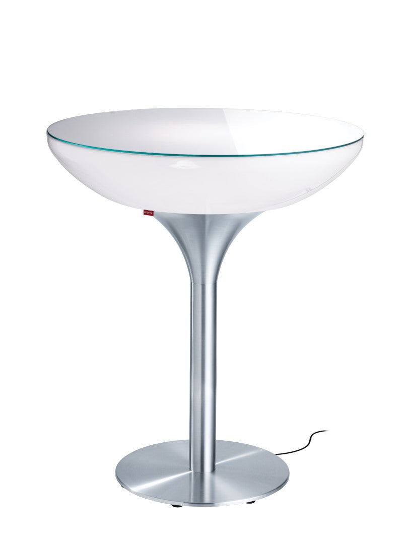 Lounge 105 Outdoor von Moree; beleuchteter Tisch im Design einer Sektschale, Tischkörper weiß transluzent mit Glasplatte aus Sicherheitsglas und einem Gestell aus Aluminium mit runder Bodenplatte;