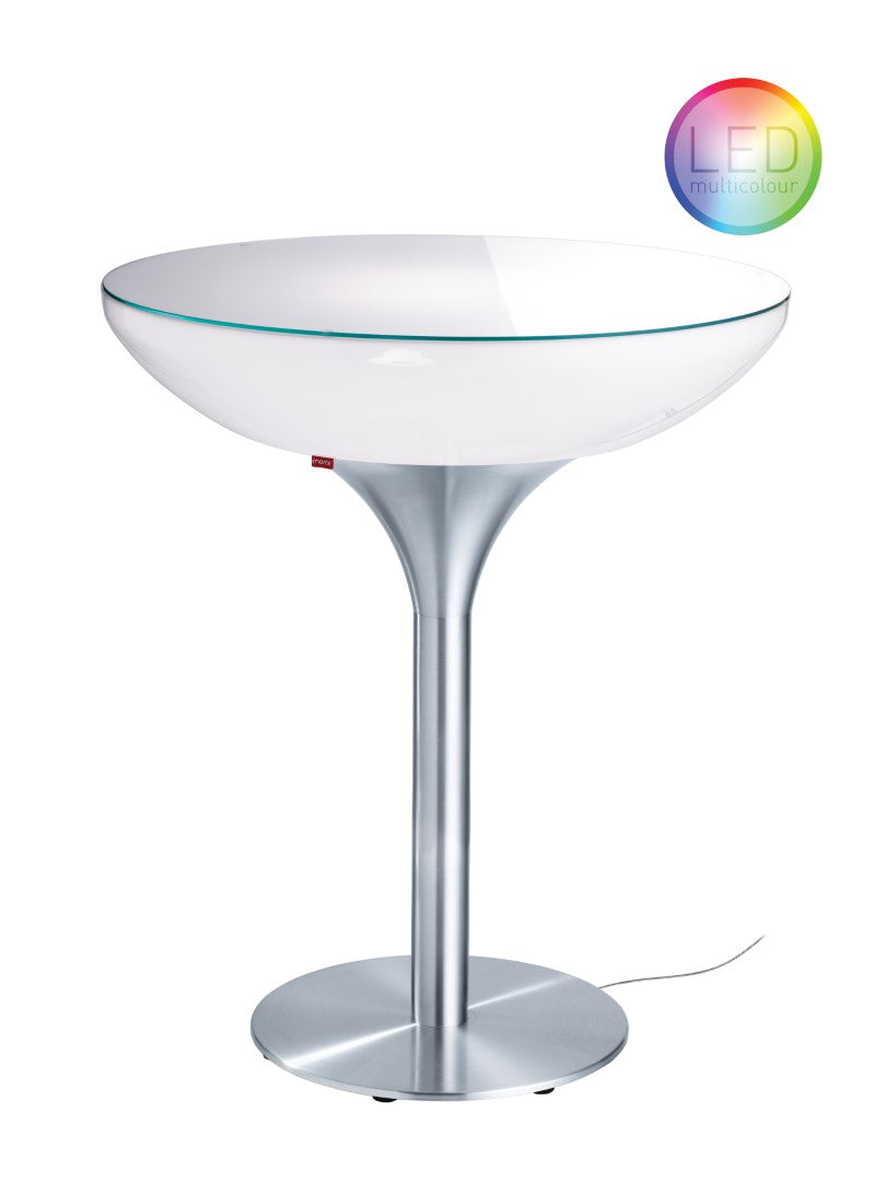 Lounge 105 Indoor LED von Moree; beleuchteter Tisch im Design einer Sektschale, Tischkörper weiß transluzent mit Glasplatte aus Sicherheitsglas und einem Gestell aus Aluminium mit runder Bodenplatte; inklusive LED-Einheit und Fernbedienung.