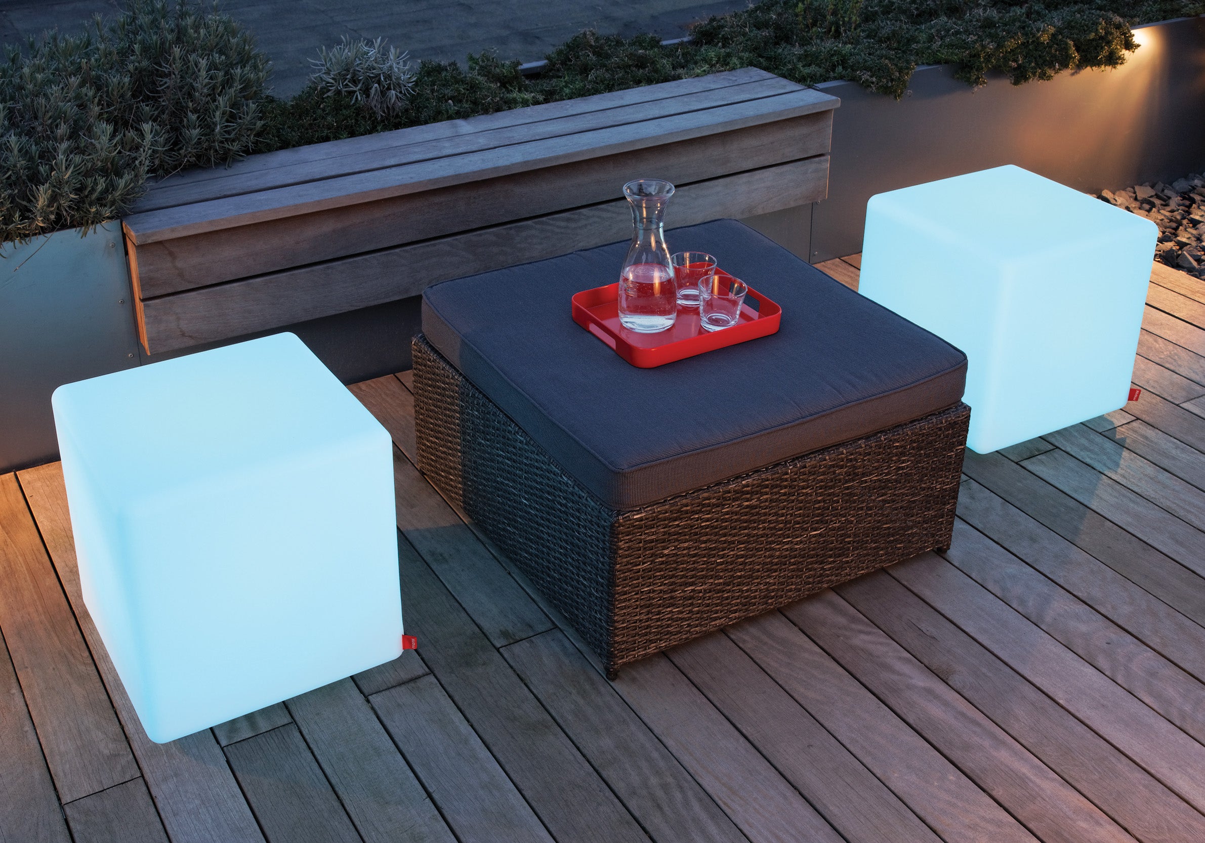 Cube LED Accu Outdoor beleuchteter Tisch