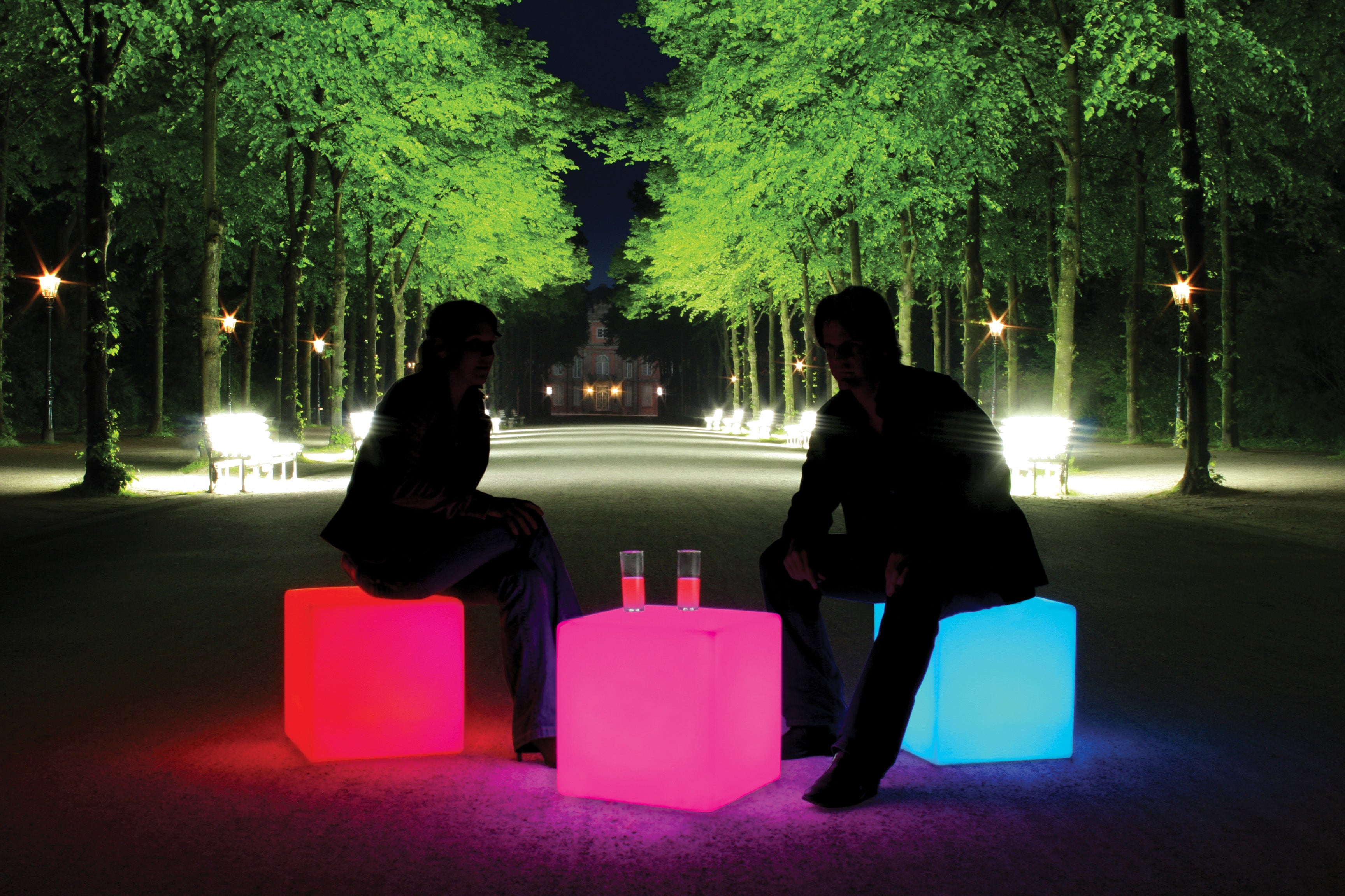 Cube LED Accu Outdoor beleuchteter Tisch