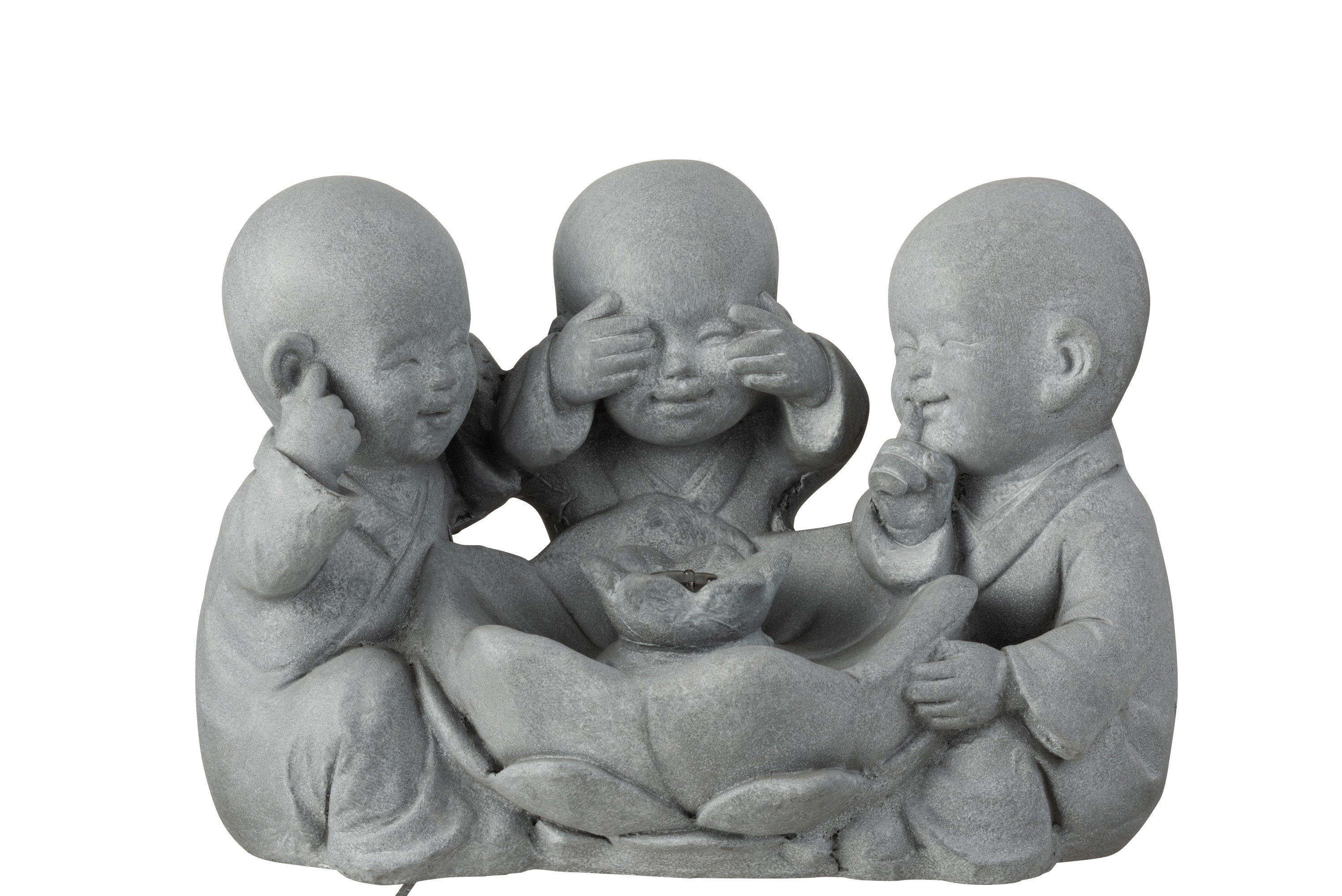Gartendeko, bestehend aus drei sitzenden Mönchen (hören, sehen, schweigen), um eine Lotusblüte sitzend.