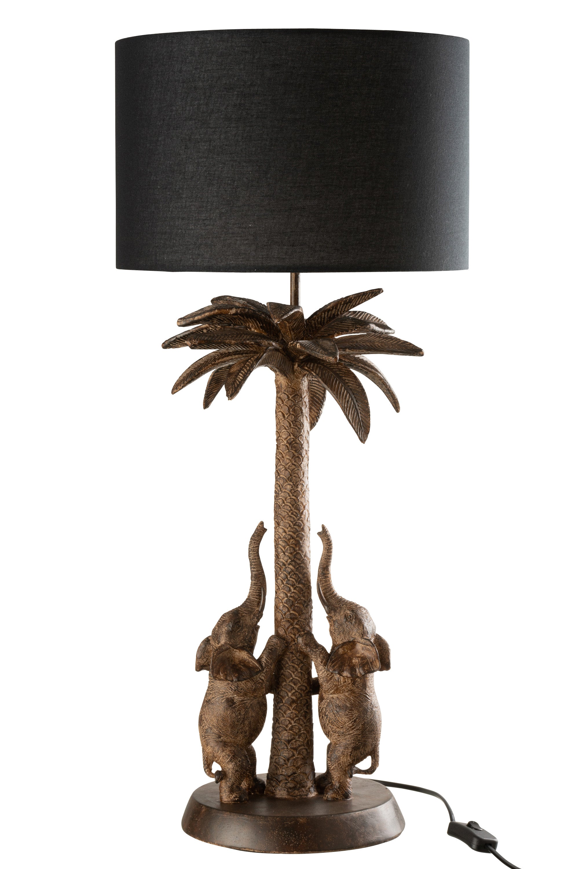 Lampe aus braunem Polyresin, auf einem runden Sockel stehen zwei Elefanten, die mit nach oben gesteckten Rüsseln auf zwei Beinen am Stamm einer Palme stehen, darüber ein runder, dunkelbrauner Lampenschirm.