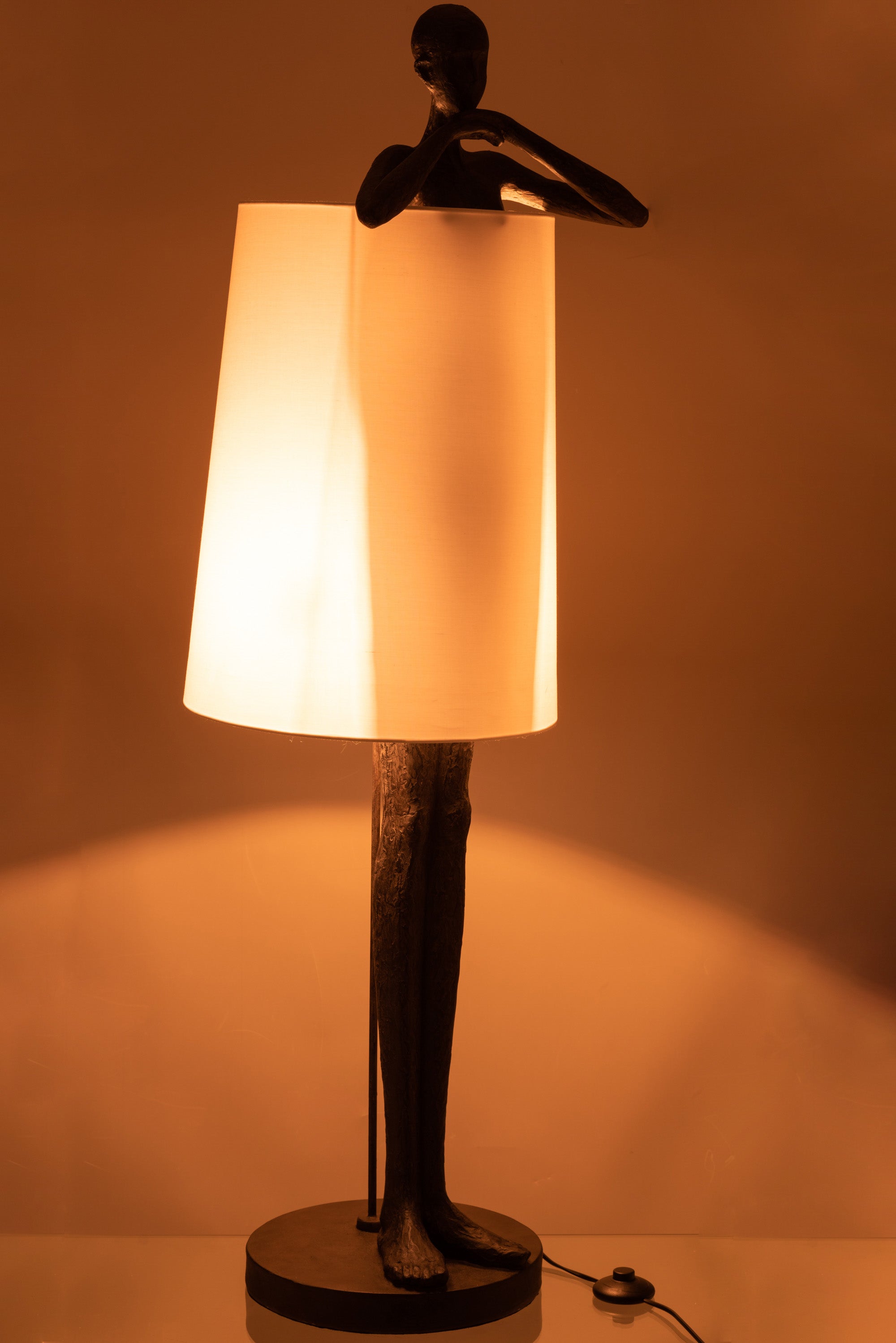 LAMPE MANN POLYRESIN BRAUN/WEIß (45x43x140cm)