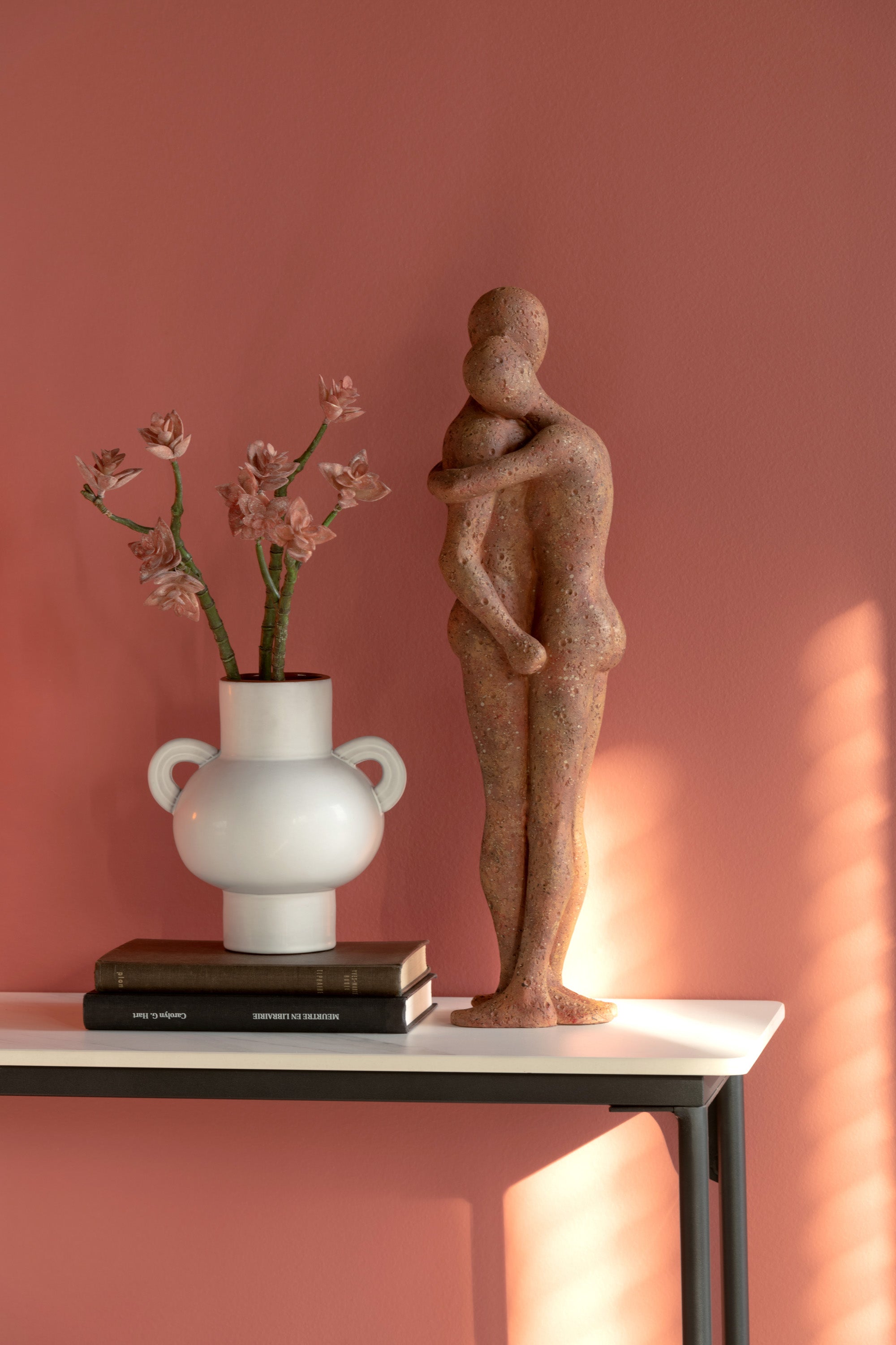 PAAR KNUDDELND POLYRESIN TERRACOTTA