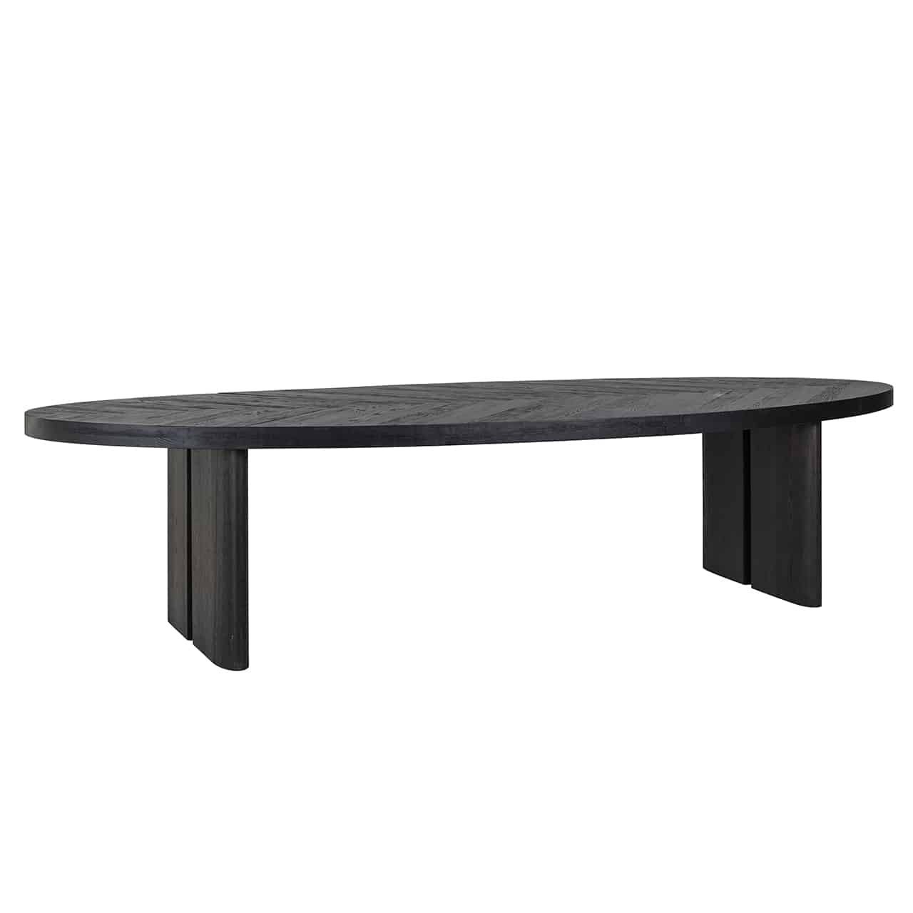 Massiver Esstisch in schwarz-braun mit einer großen, ovalen Tischplatte, links und rechts je zwei breite an der Außenseite abgerundete Holzplanken als Beine.