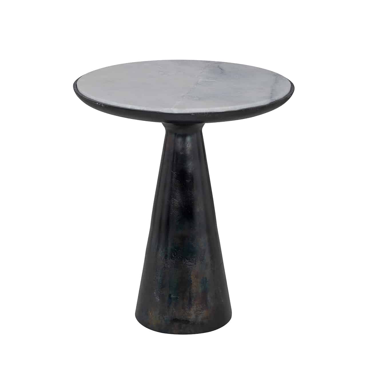 Beistelltisch aus schwarzem Aluminium, bestehend aus einem schmalen Kegel, der sich nach oben wieder zu einer breiten, runden Platte weitet.
