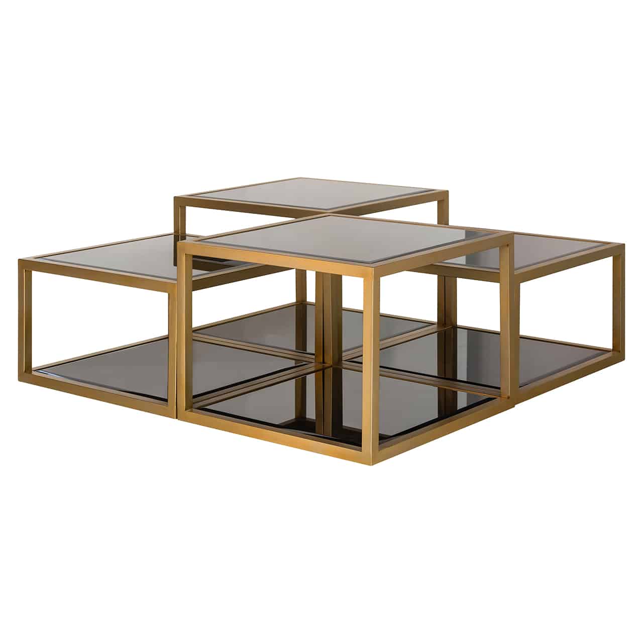 Couchtisch bestehend aus vier Gestellen quadratischer  matt goldener  Quader in zwei  Höhen;  sowohl die Bodenfläche, als auch die  Oberfläche der Tische ist mit dunklem Glas belegt.