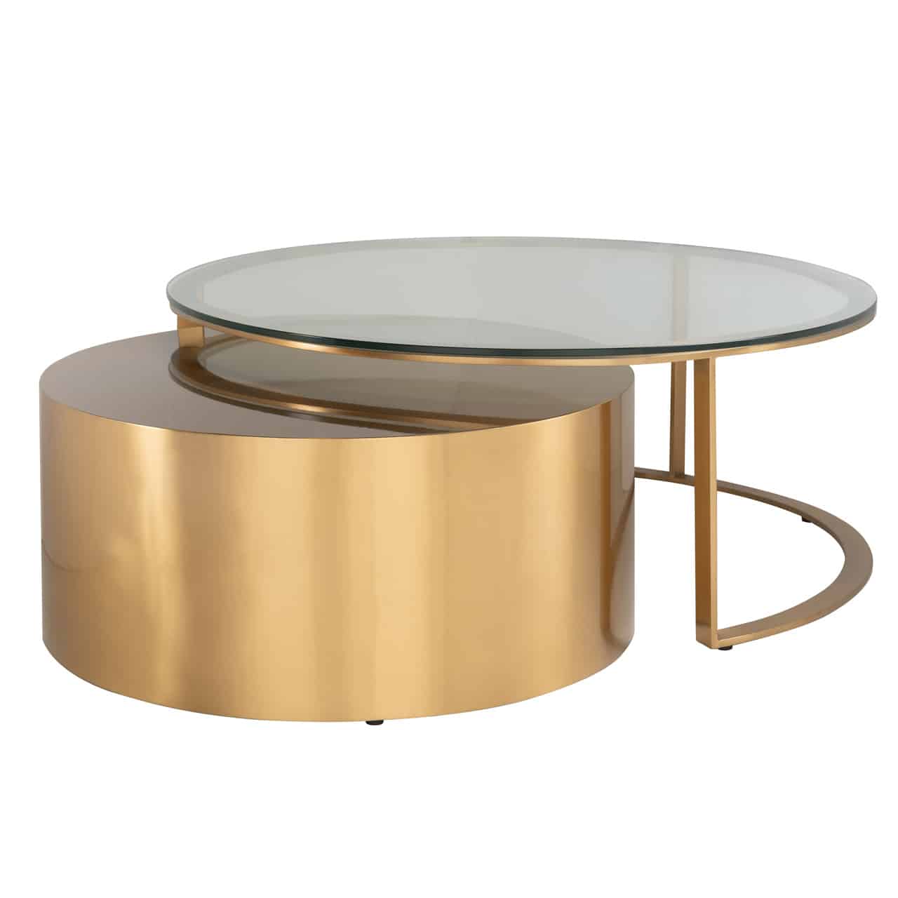 Couchtisch Set im Design einer goldenen Trommel und einem goldenen, auf einer Seite offenen Gestell, darauf eine runde Glasplatte;  der trommelförmige Tisch ist zum Großteil unter den Glastisch geschoben.