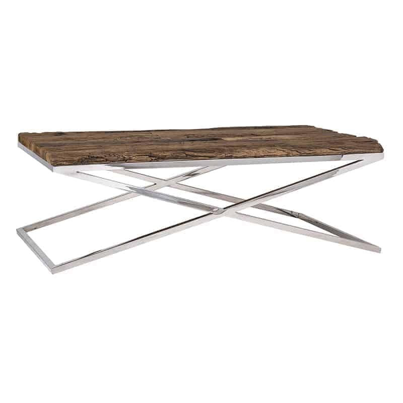 Couchtisch, bestehend aus einem seitlich gekreuzten, silbernen Kufengestell, darauf eine breite, rechteckiger Tischplatte aus naturbelassenen Holzplanken.