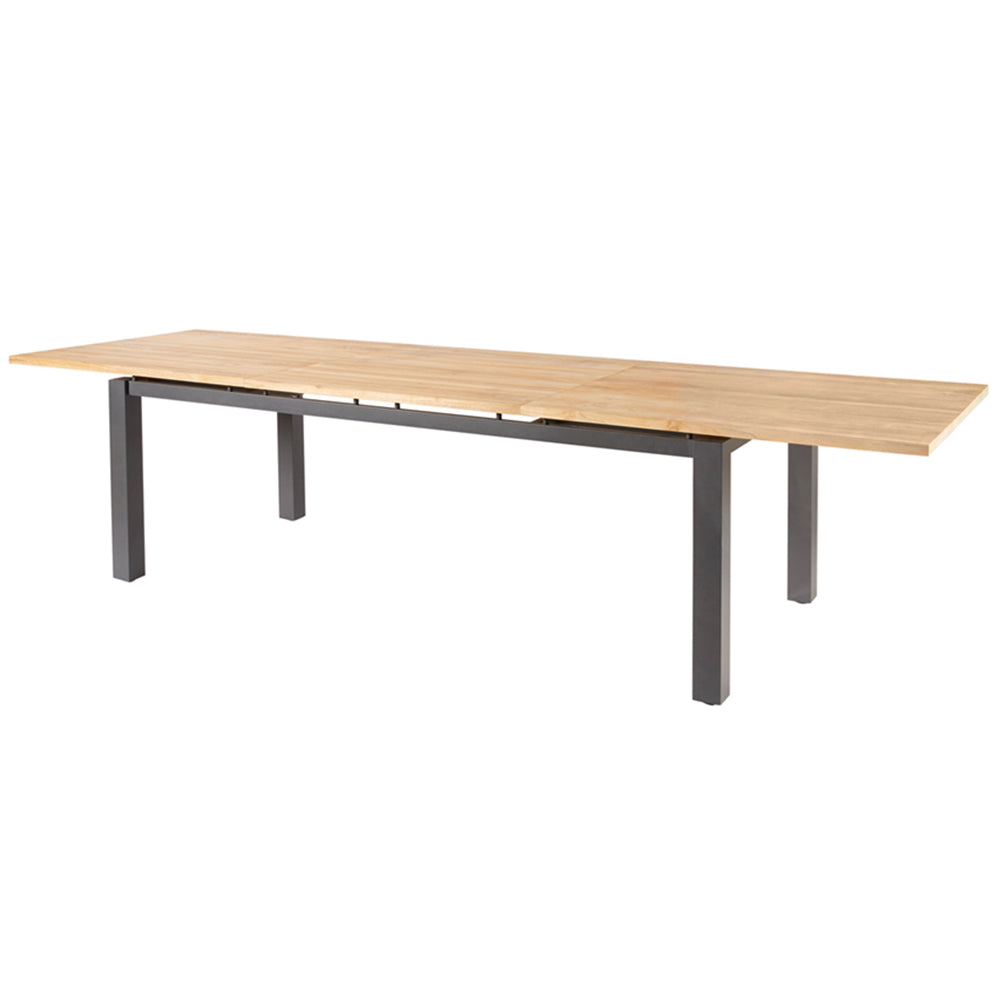 Hochwertiger, bis 320cm langer Ausziehtisch mit Gestell aus Edelstahl Dunkelgrau, pulverbeschichtet. Tischplatte in 30 mm Stärke mit drei breiten Planken aus recyceltem Teakholz; Beine mit Schraubfüße für Niveauausgleich.