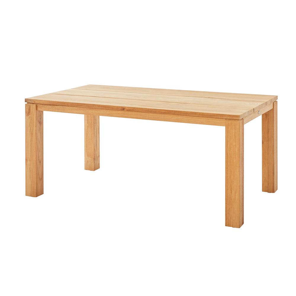 Rechteckiger, hochwertiger Tisch aus recyceltem, altem Teakholz mit einer Tischplatte in 30 mm Stärke und drei breiten Planken; Beine mit Niveauausgleich.
