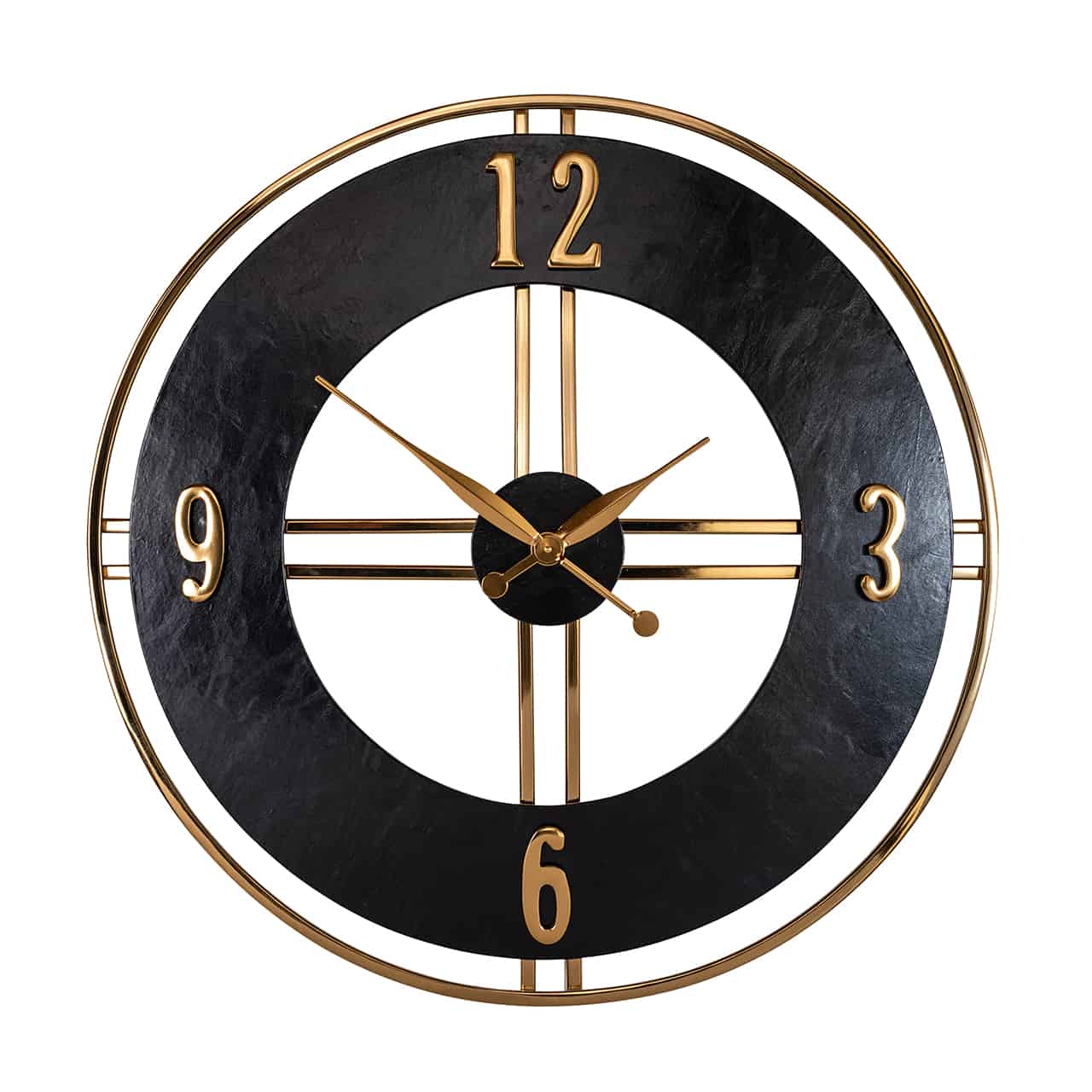 Wanduhr; ein breiter, schwarzer Ring ist mit den Stunden 3-6-9-12 in goldenen Buchstaben beschriftet; in der Mitte ein Kreuz an dem auf einer kleinen, schwarzen Scheibe die spitz zulaufenden Uhrzeiger in gold angebracht sind.