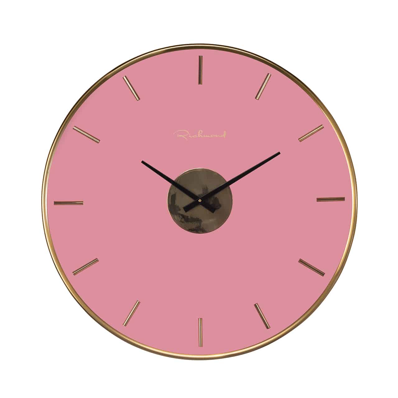 Runde Wanduhr mit goldenem Rahmen und pinkfarbenem Ziffernblatt, darauf kleine Goldleisten in einer 5 Minuten Einteilung; mittig eine kleine runde Scheibe in gold, an der kleine, schwarze Uhrzeiger angebracht sind.