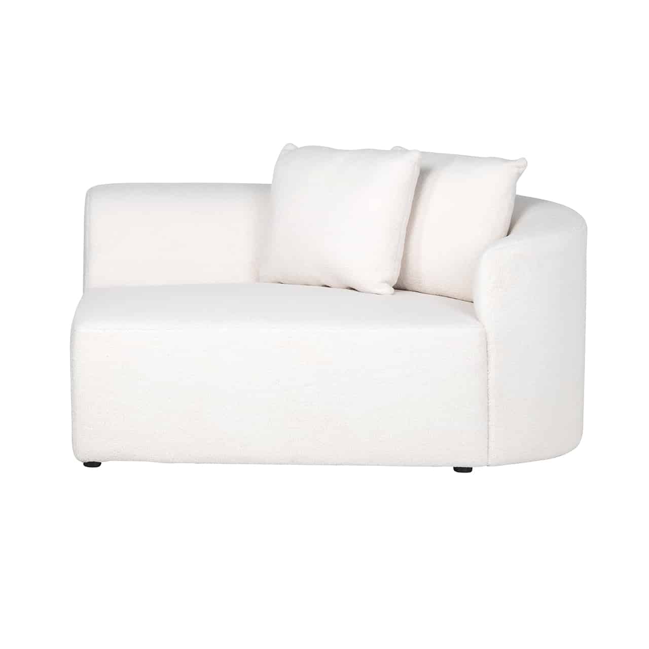  Eckmodul Arm rechts mit umlaufender, niedriger Lehne für eine weiße Couch, das Polster geht bis zum Boden;  darauf zwei quadratische Kissen.